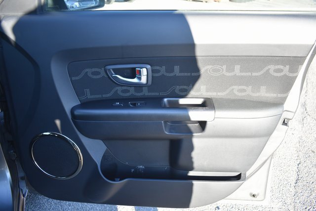 Used 2013 Kia Soul + w/ Audio Pkg image 36
