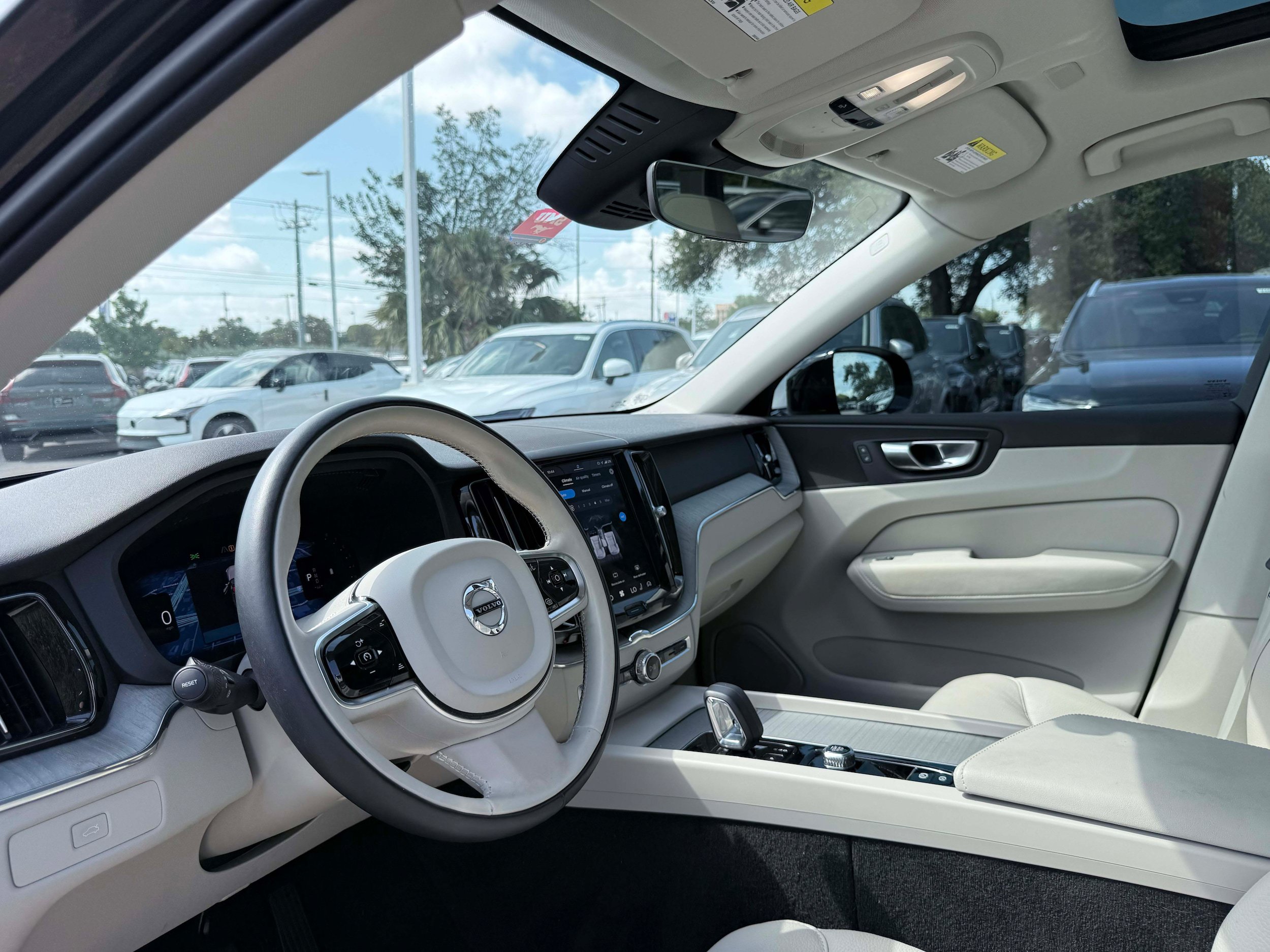 Certified 2024 Volvo XC60 B5 Plus w/ Protection Package Premier AWD/4WD image 8