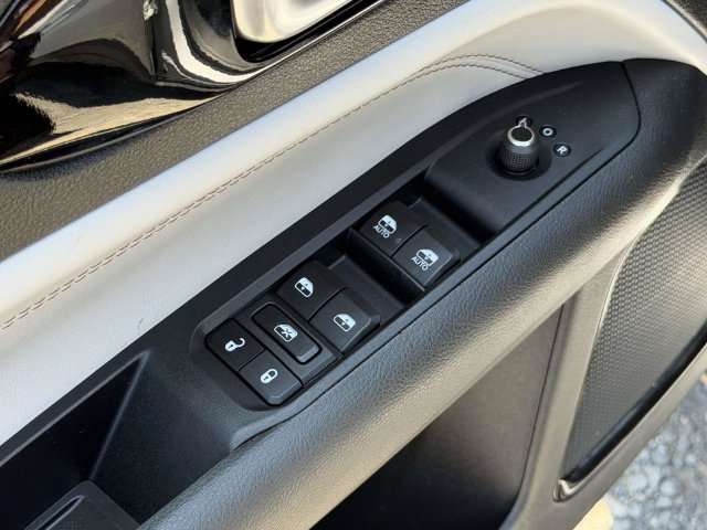 Used 2025 Jeep Compass Limited AWD/4WD image 18
