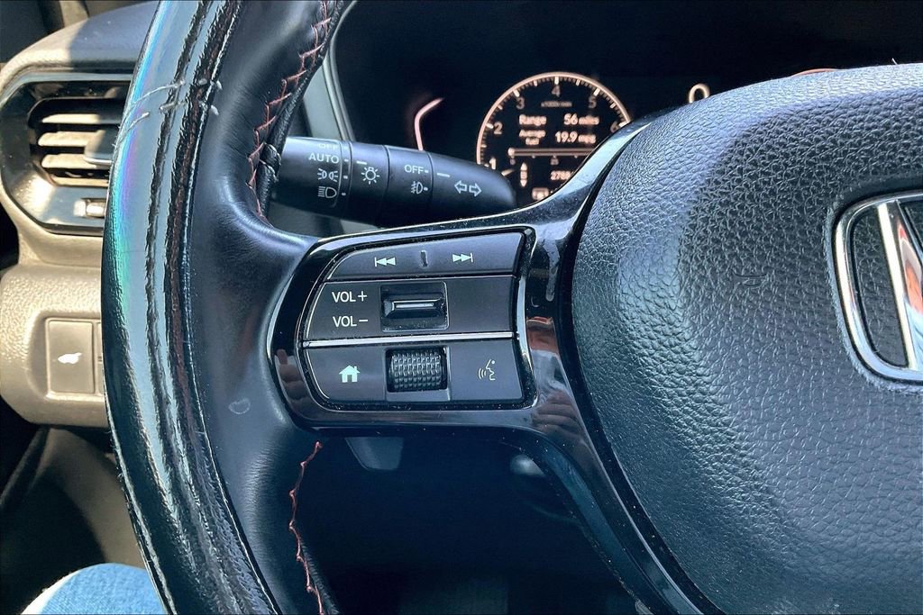 Used 2025 Honda Pilot TrailSport image 19