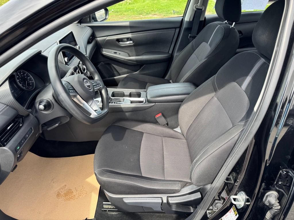 Used 2025 Nissan Sentra SV FWD image 11