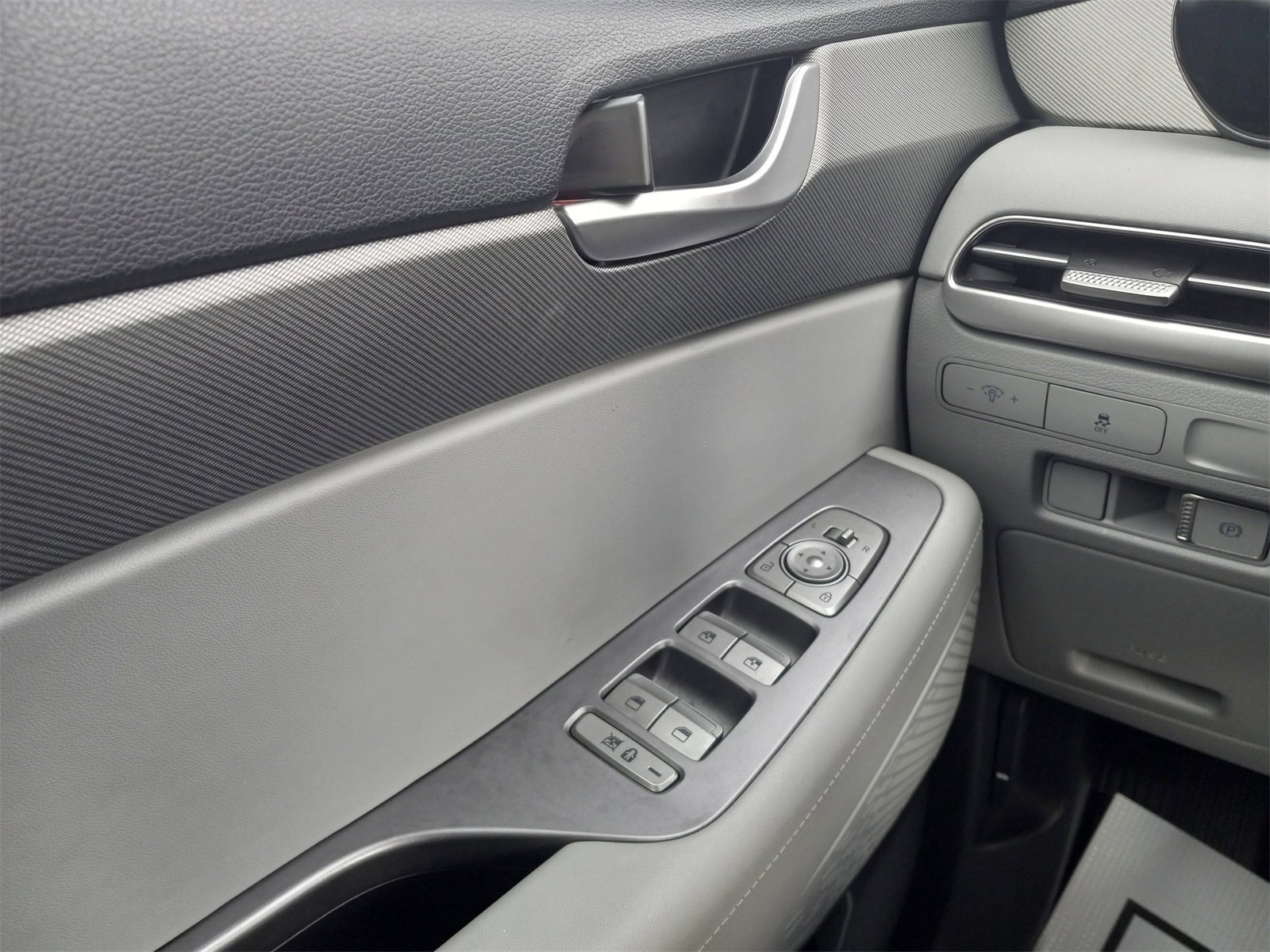 Used 2025 Hyundai Palisade SE image 25