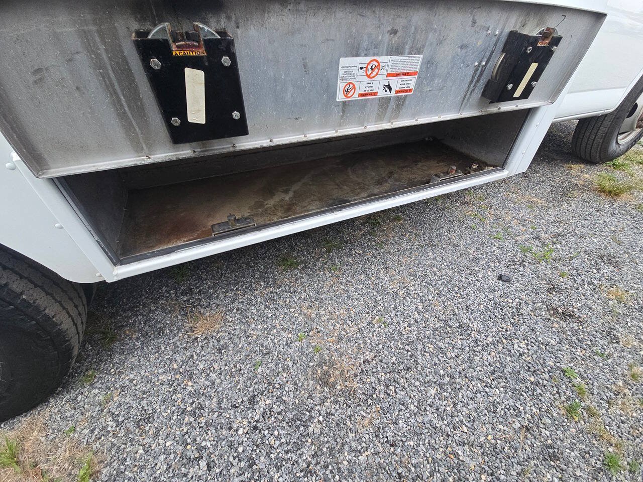 Used 2009 Chevrolet Express 3500 RWD image 23