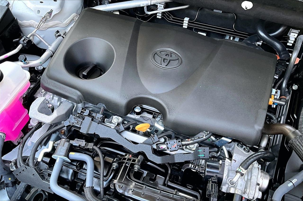 Used 2025 Toyota RAV4 XLE w/ Convenience Package image 32