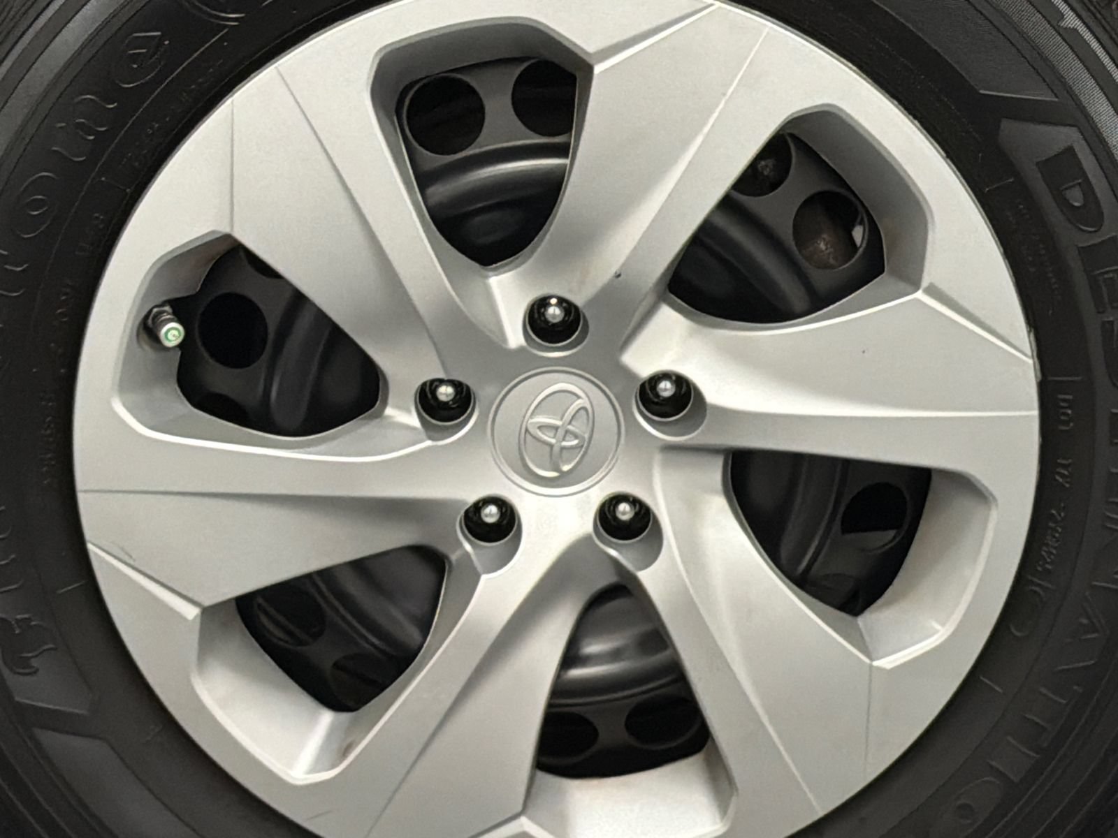 Used 2023 Toyota RAV4 LE AWD/4WD video 4