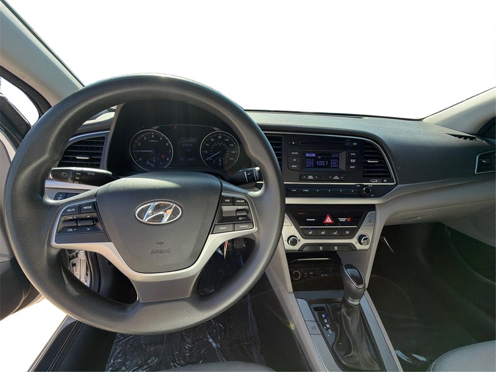 Used 2017 Hyundai Elantra SE image 30
