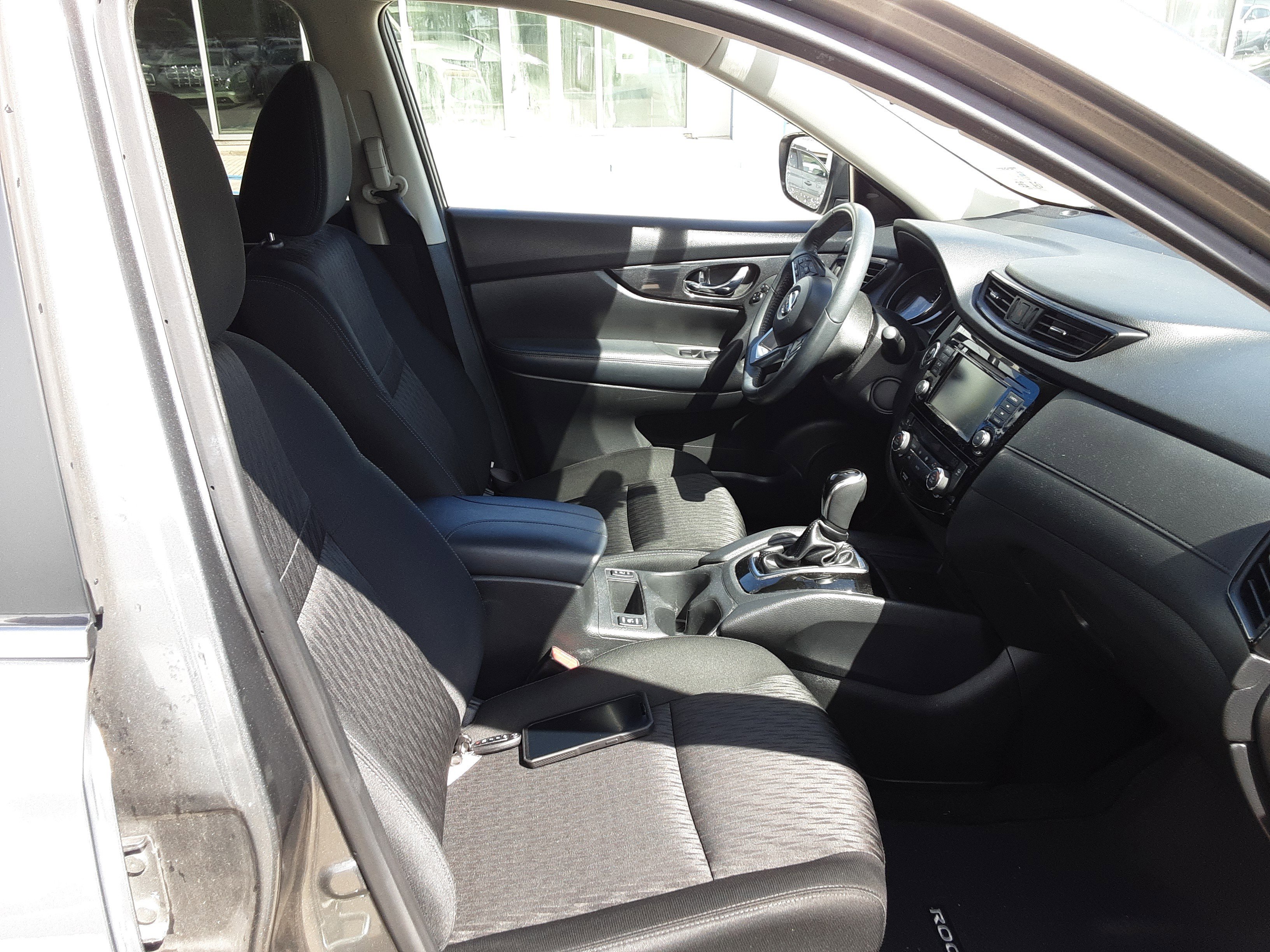 Used 2018 Nissan Rogue SV image 17