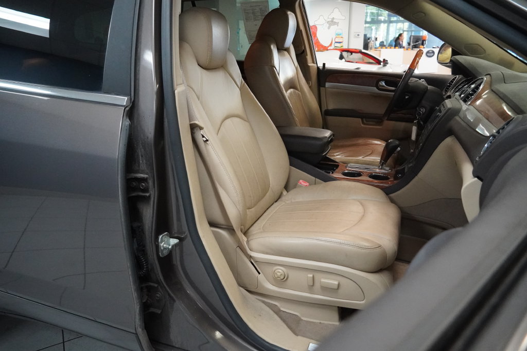Used 2008 Buick Enclave CXL w/ Entertainment Package #3 FWD image 58