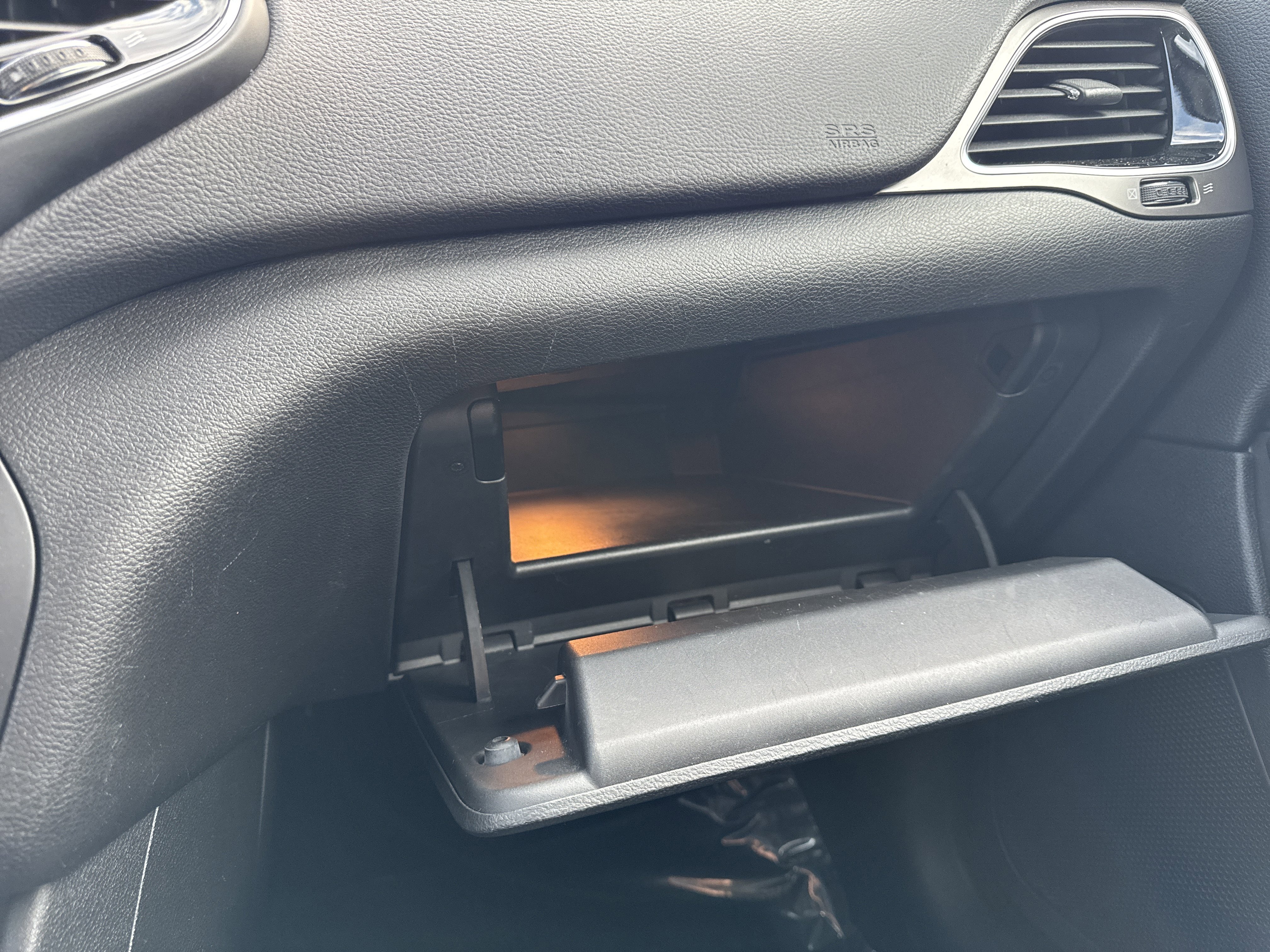 Used 2019 Jeep Cherokee Limited image 24