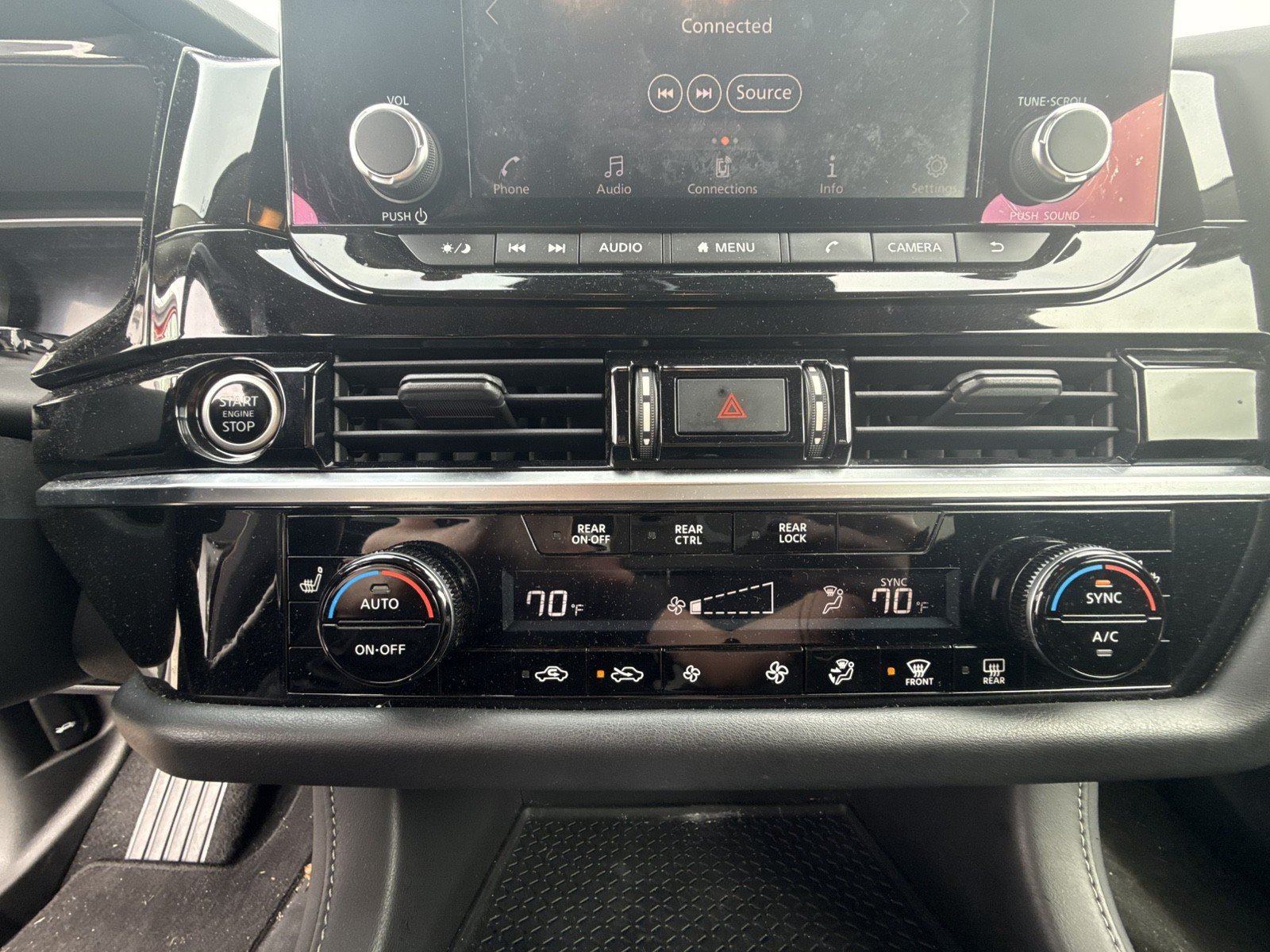 Used 2022 Nissan Pathfinder SV w/ SV Premium Package AWD/4WD image 14