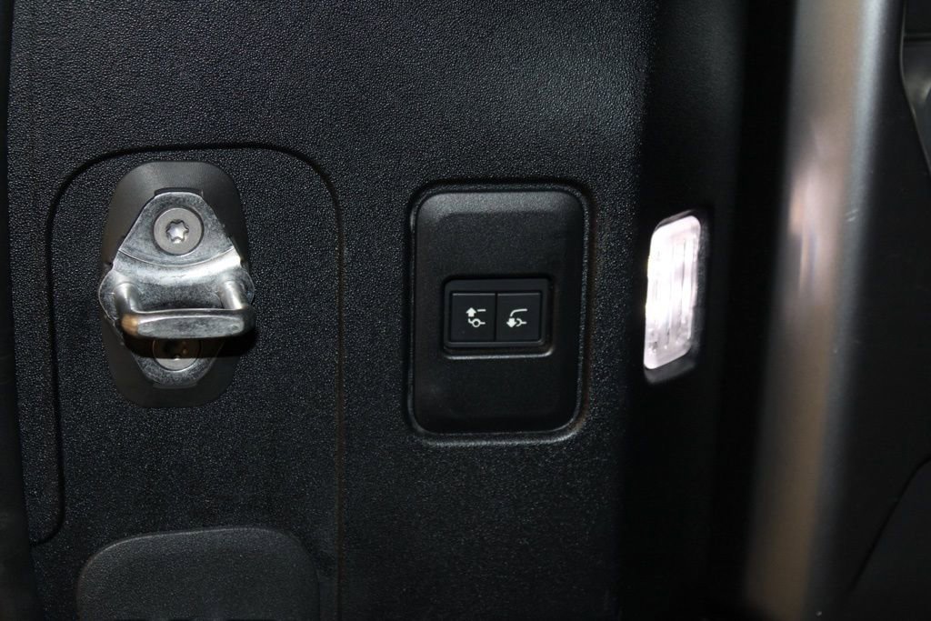 Used 2022 Land Rover Defender 110 X-Dynamic HSE image 36