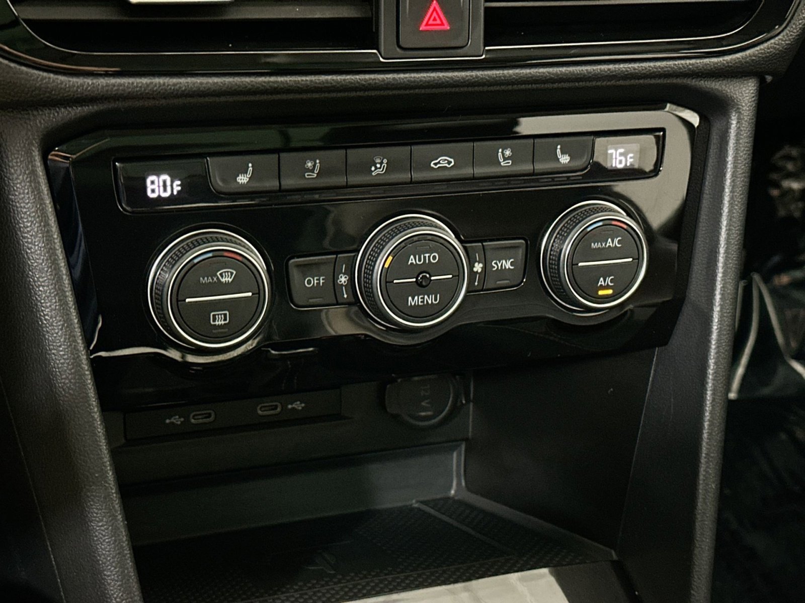 Used 2022 Volkswagen Taos SEL image 28