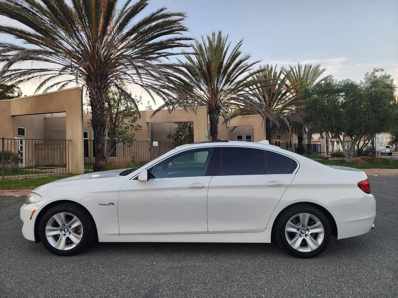 Used 2012 BMW 528i Sedan RWD image 6
