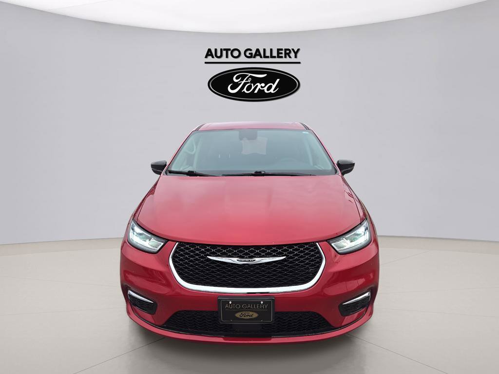 Used 2024 Chrysler Pacifica Touring-L FWD image 2