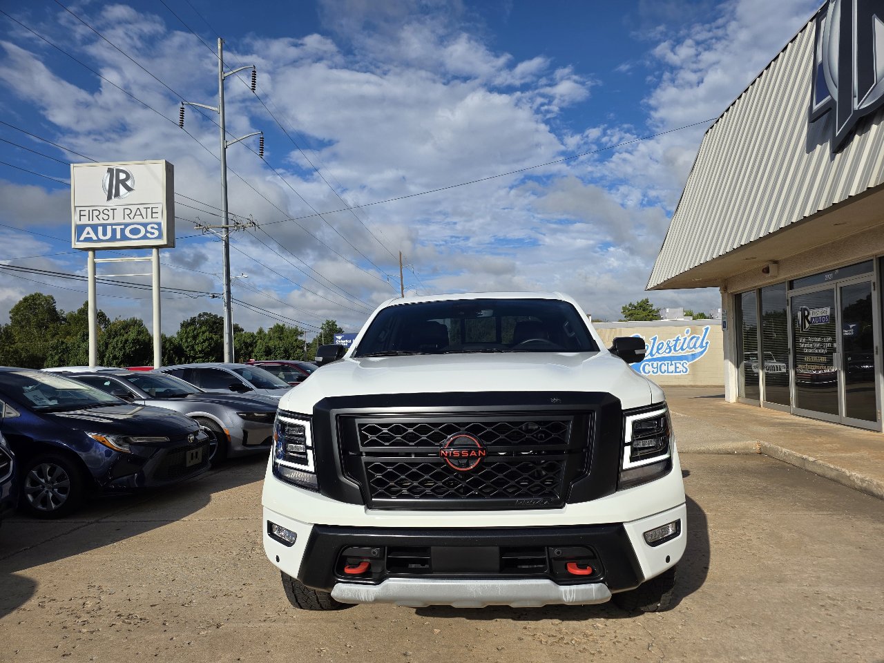 Used 2024 Nissan Titan PRO-4X w/ Pro-4x Convenience Package image 2