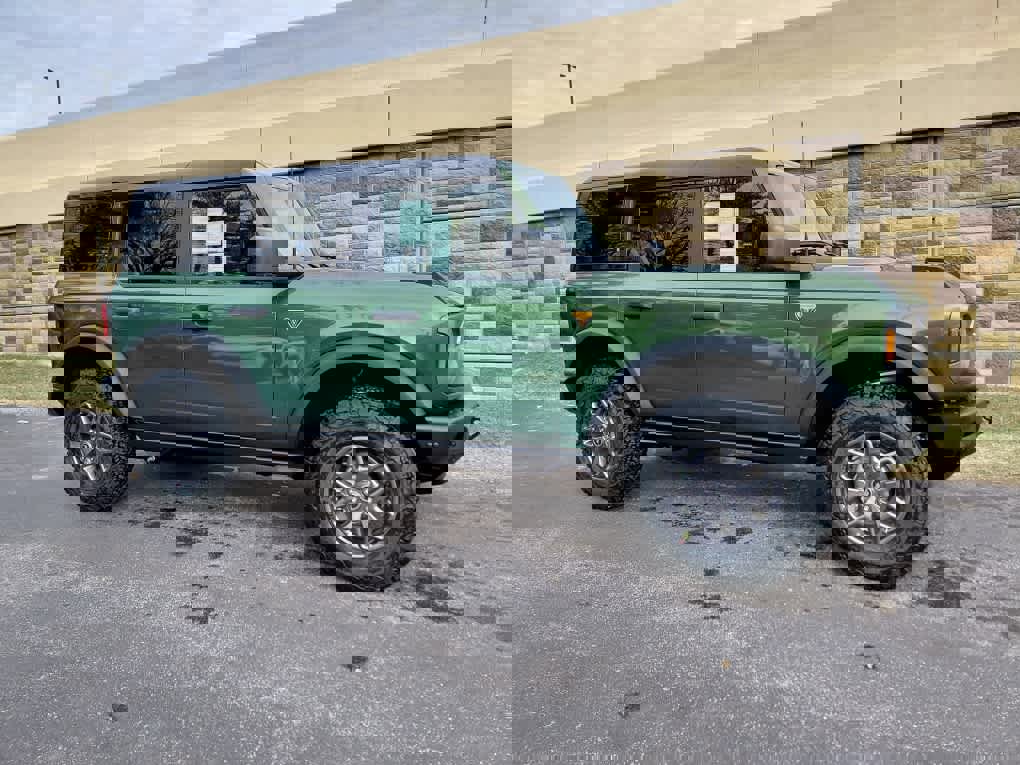 New 2025 Ford Bronco Badlands image 2