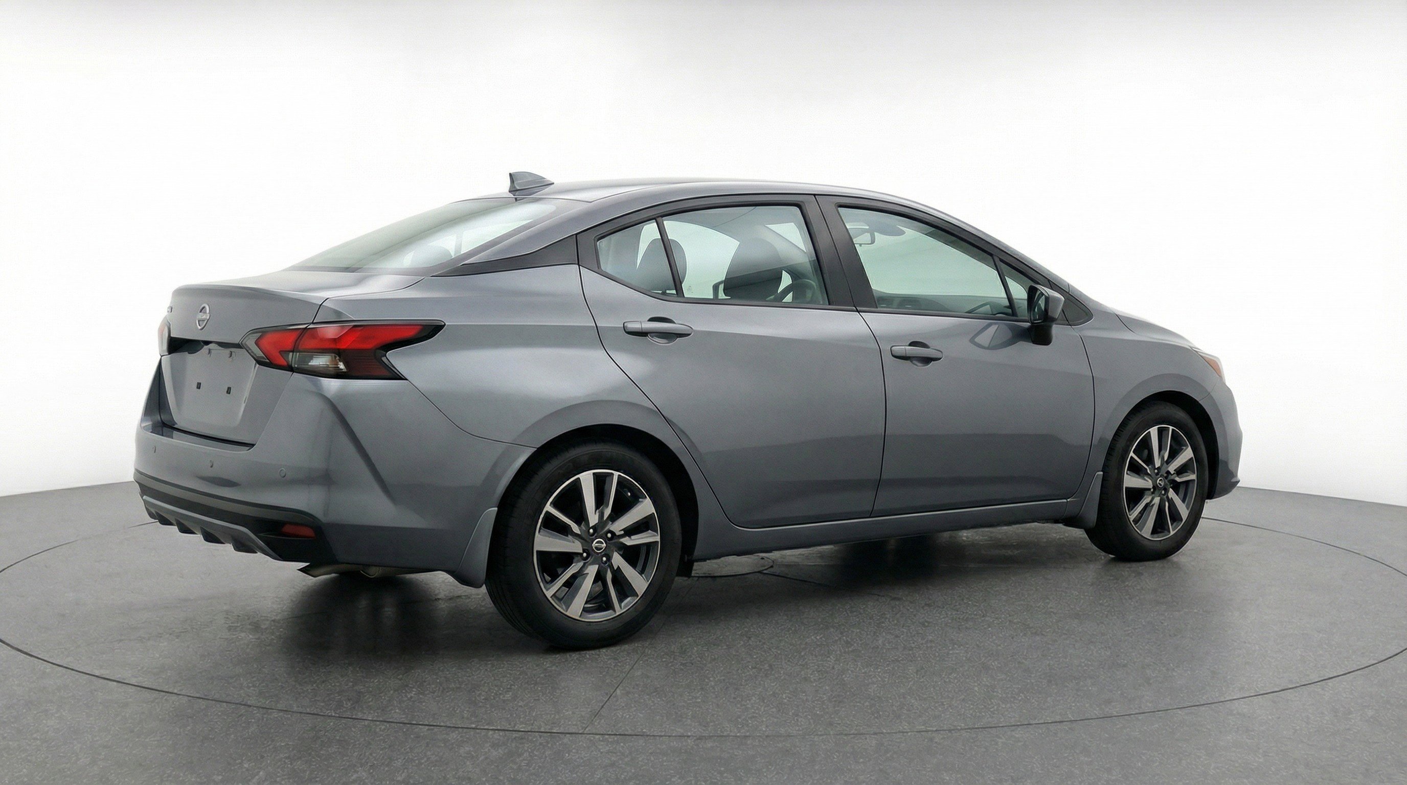 Used 2025 Nissan Versa SV image 9