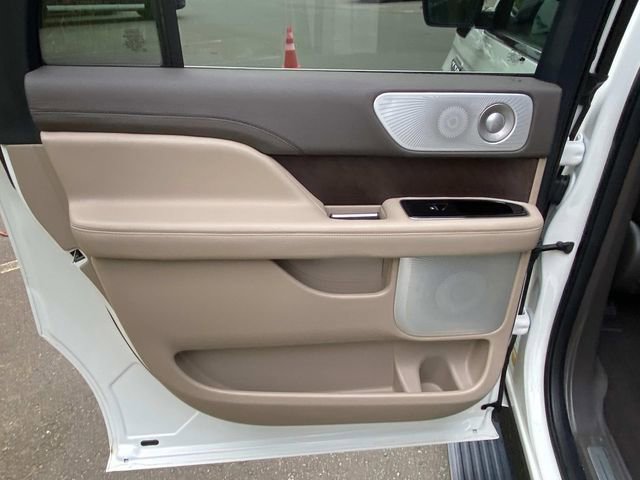 Used 2023 Lincoln Navigator L Reserve AWD/4WD image 11