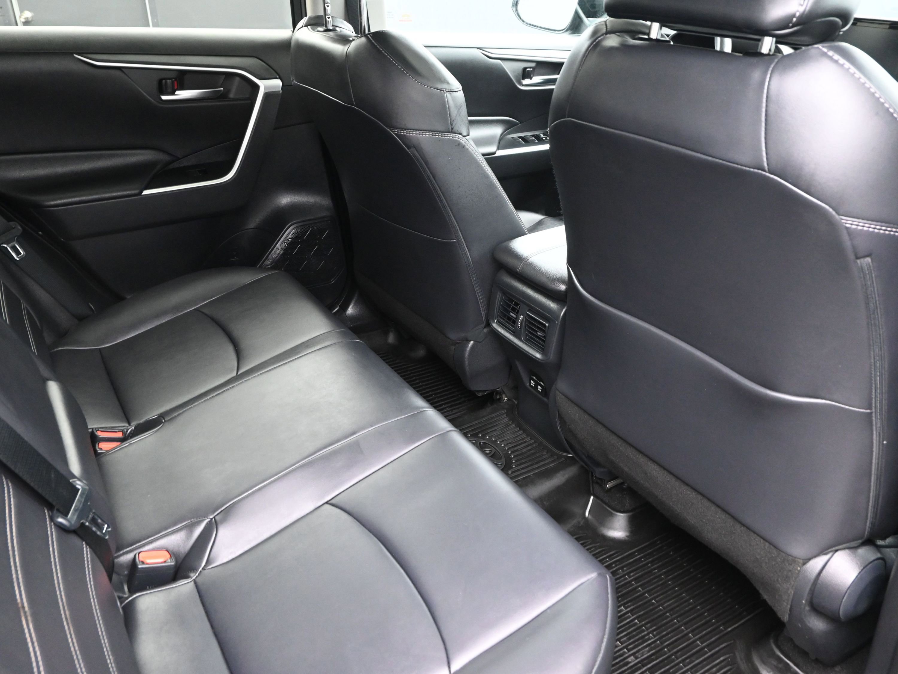 Used 2019 Toyota RAV4 XLE Premium image 24