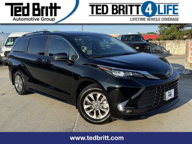 Used 2025 Toyota Sienna LE AWD/4WD video 1