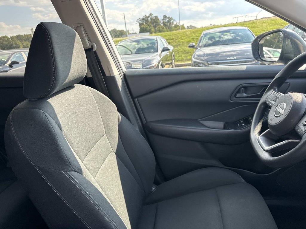 Used 2024 Nissan Rogue S FWD image 14