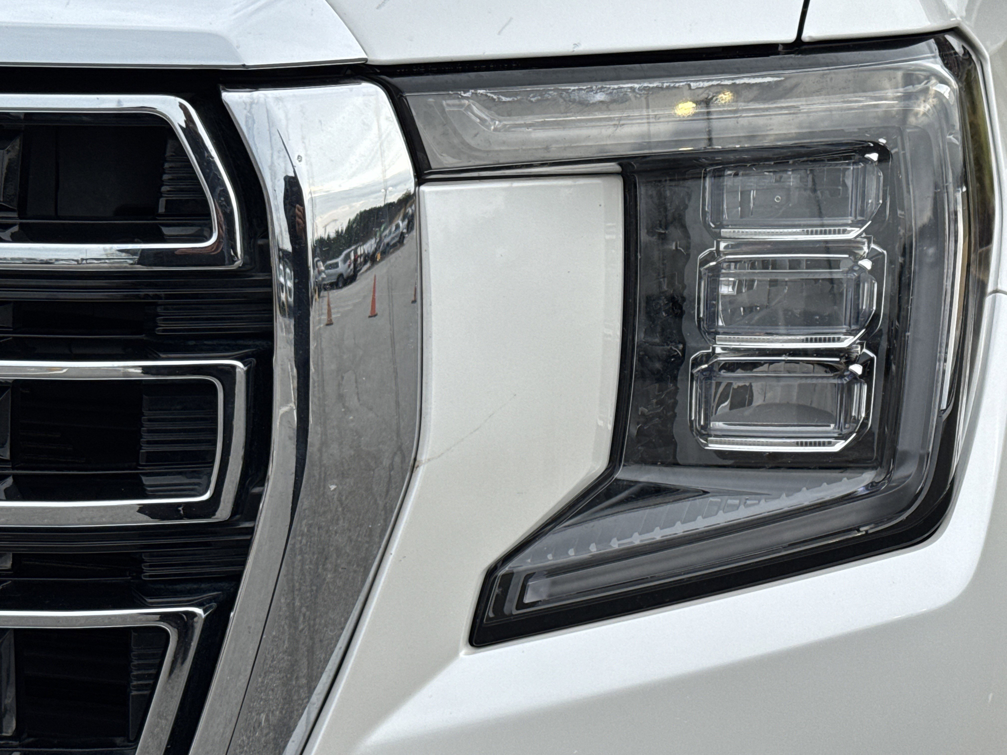 Used 2022 GMC Yukon SLT w/ SLT Premium Package image 6