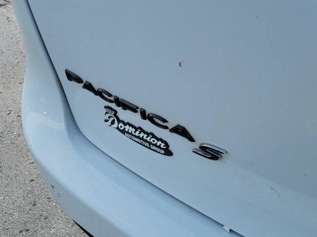 Used 2018 Chrysler Pacifica Touring-L Plus w/ S Appearance Package image 6