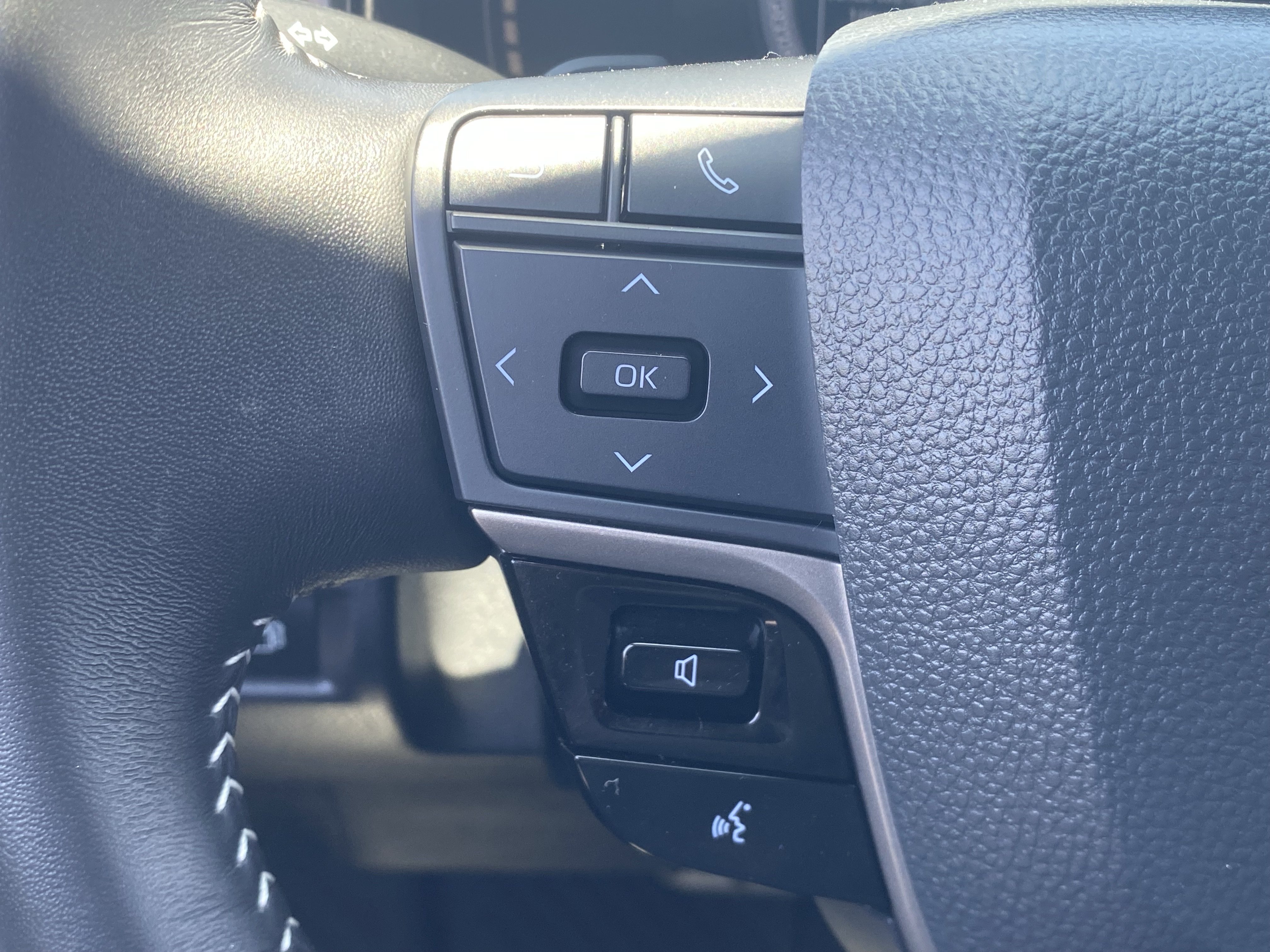Used 2026 Toyota Camry SE w/ Multimedia Upgrade Package FWD image 23
