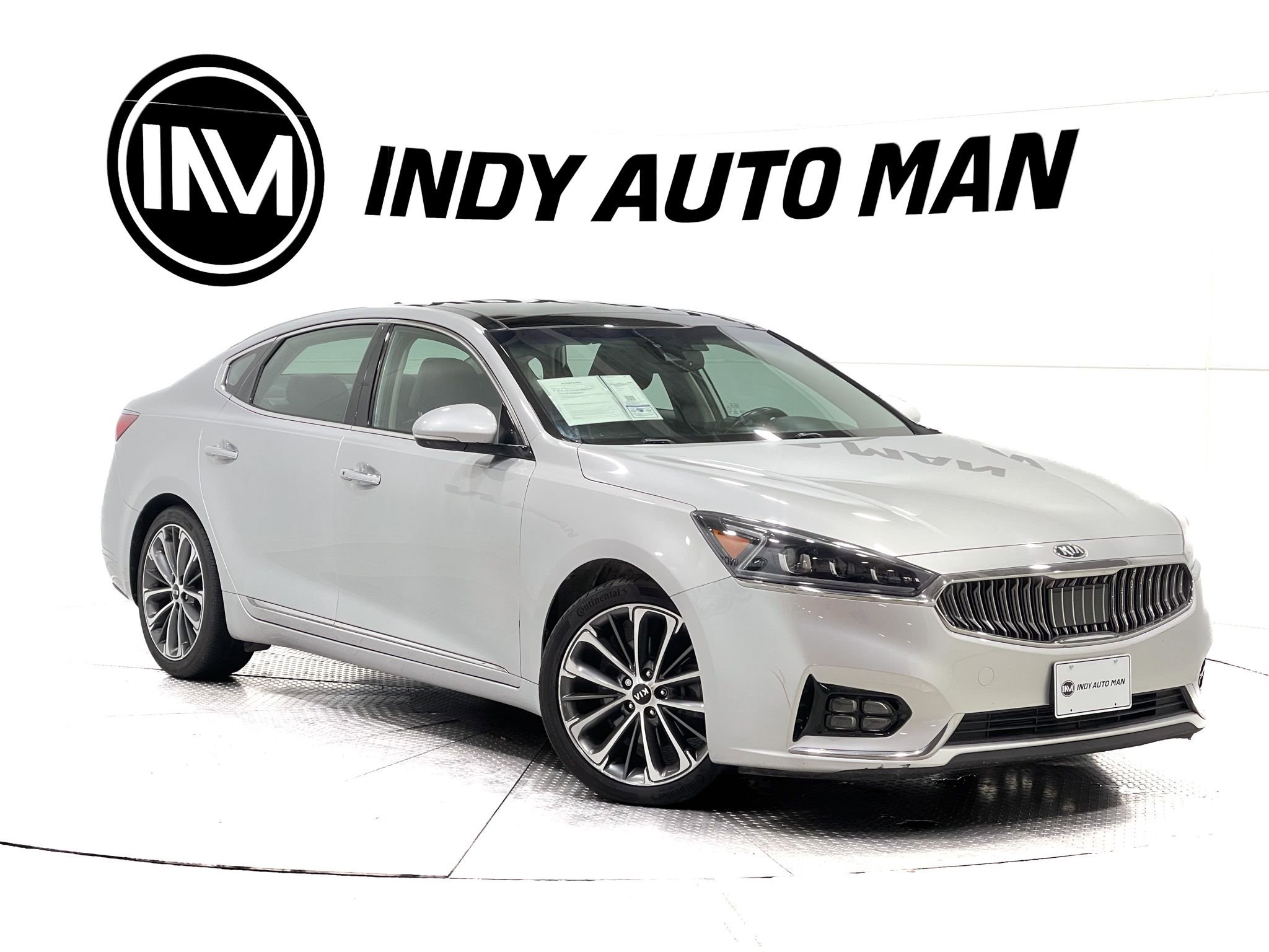 Used 2018 Kia Cadenza Technology image 2