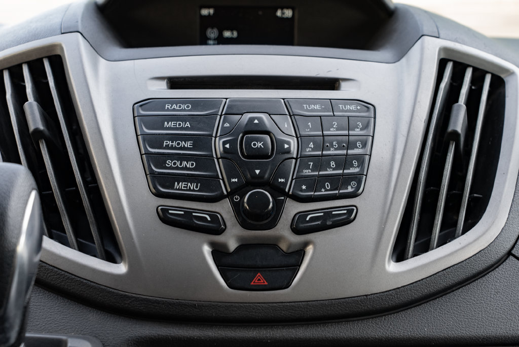 Used 2018 Ford Transit 150 XLT RWD image 16
