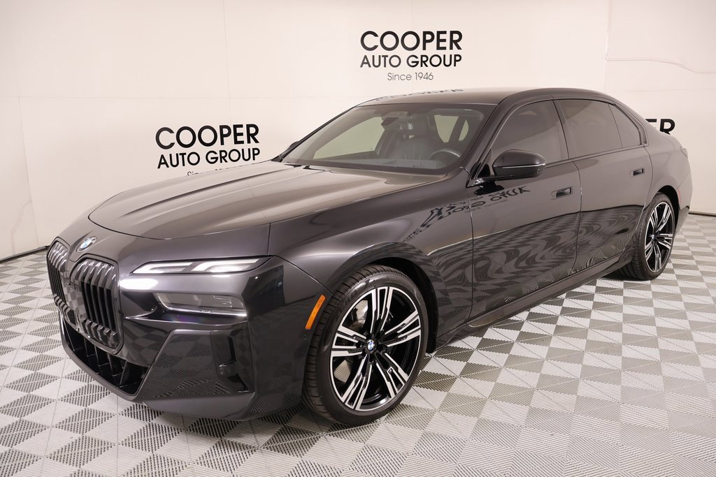Used 2023 BMW 760i xDrive image 12
