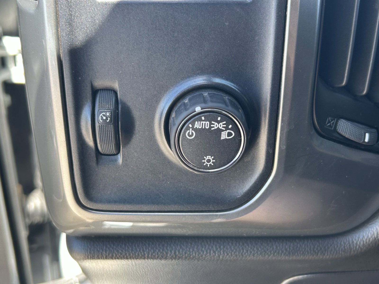 Certified 2019 Chevrolet Silverado 1500 LT RWD image 30