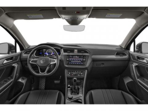 Used 2022 Volkswagen Tiguan SE image 8