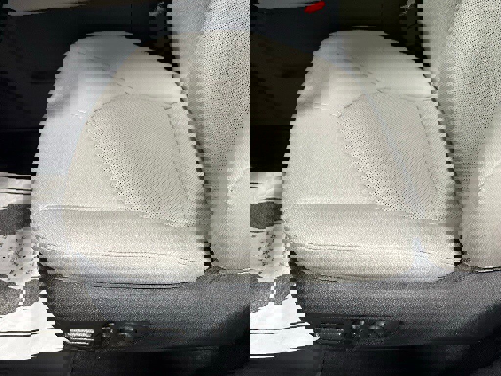 Used 2025 Toyota Grand Highlander AWD image 14