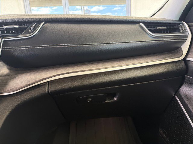 Used 2023 Jeep Grand Cherokee L Limited w/ Luxury Tech Group II image 20