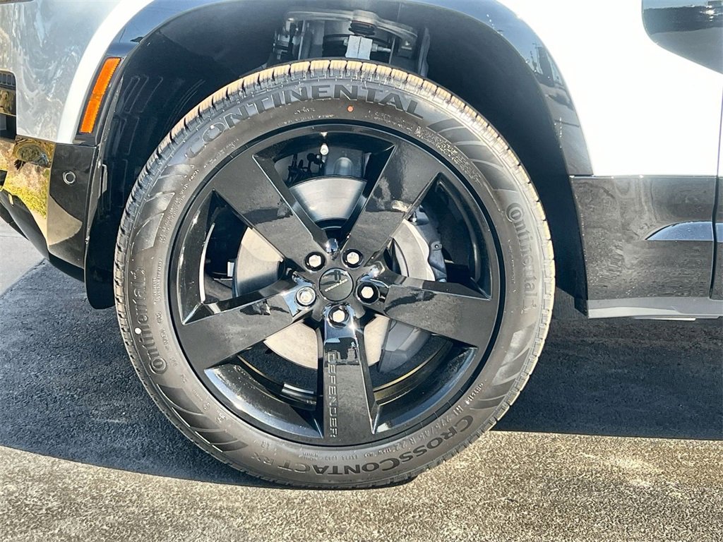 Used 2026 Land Rover Defender 130 X-Dynamic SE image 10