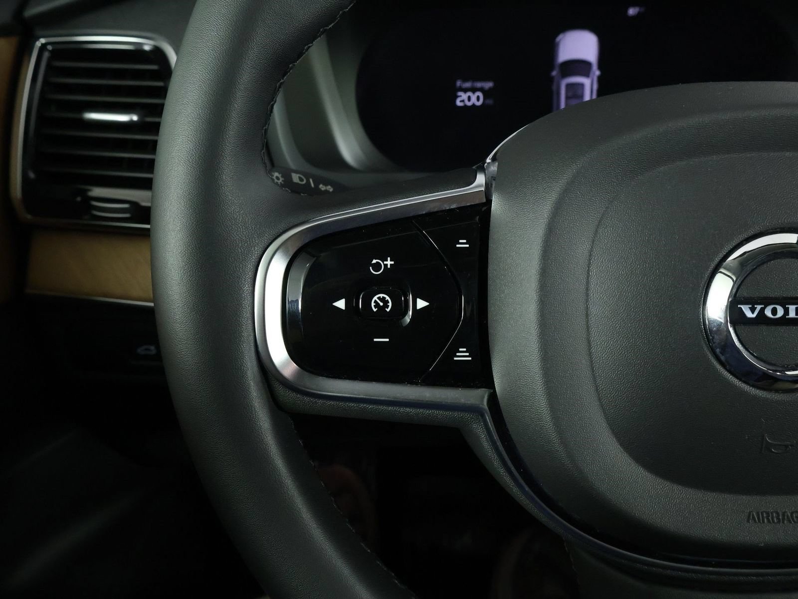 Certified 2023 Volvo XC90 B6 Plus AWD/4WD image 10