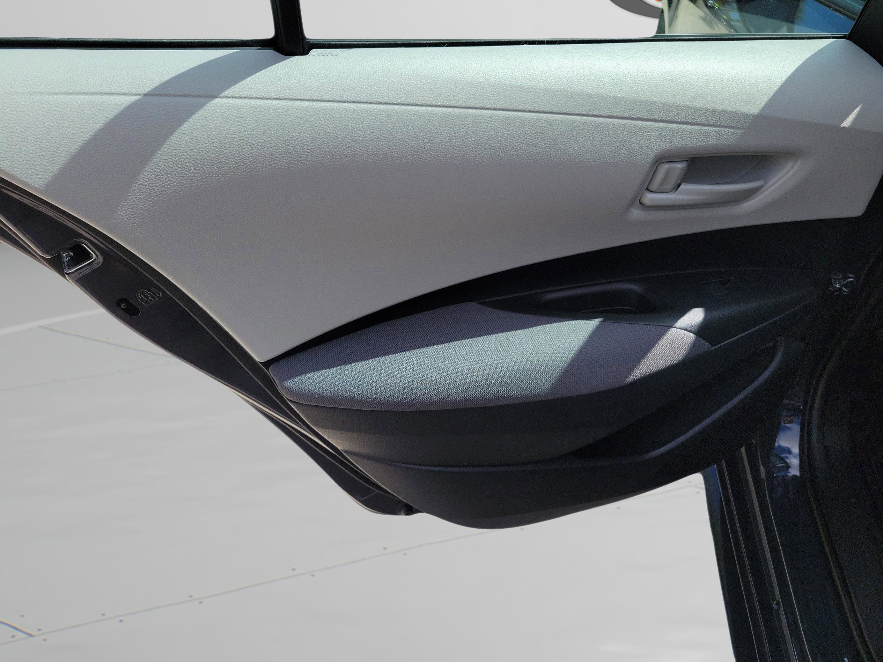 Used 2025 Toyota Corolla LE w/ Convenience Package image 23