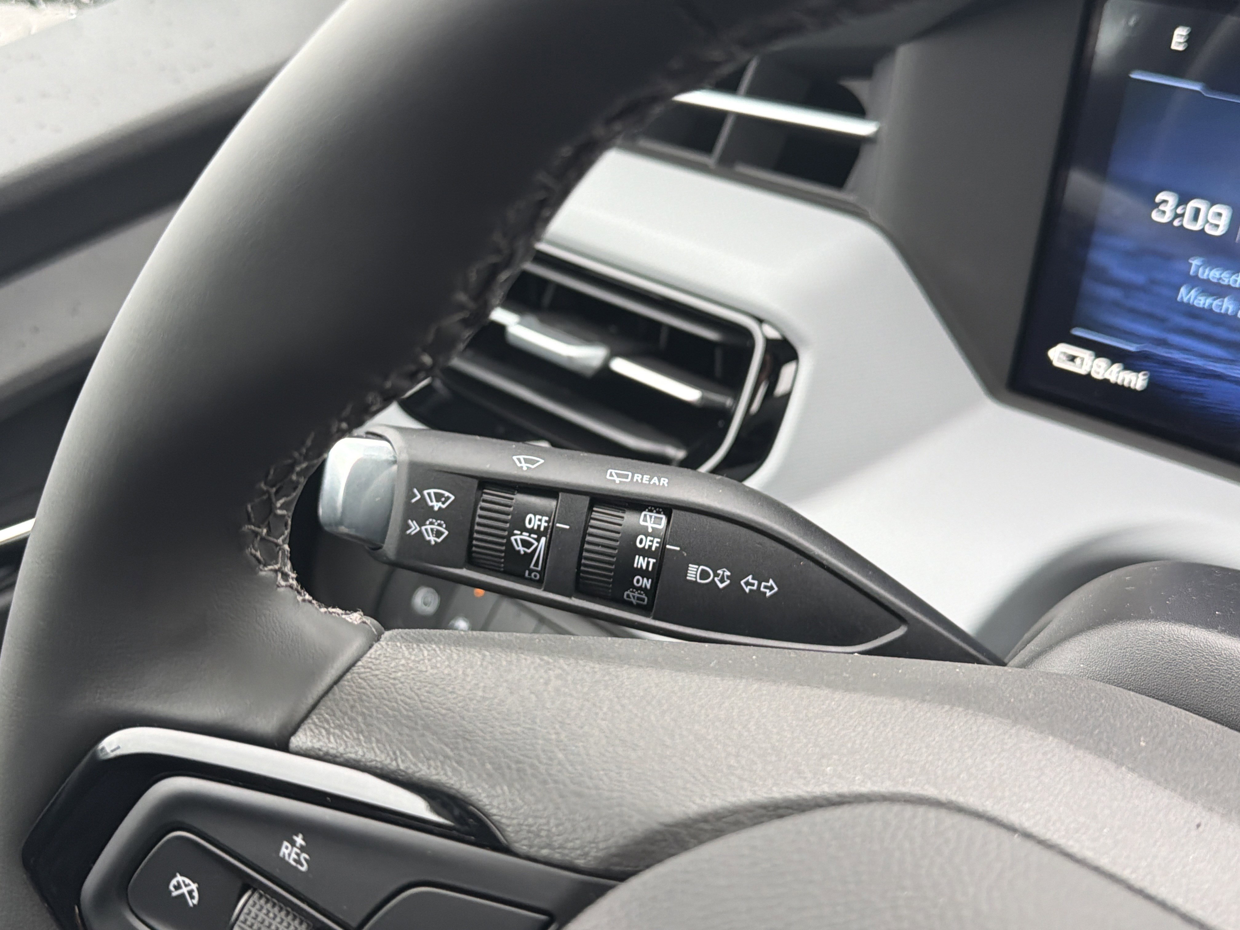 New 2027 Chevrolet Bolt LT w/ Comfort Package FWD image 18