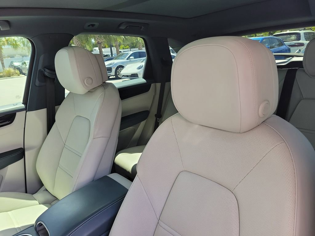 Certified 2022 Porsche Cayenne image 6