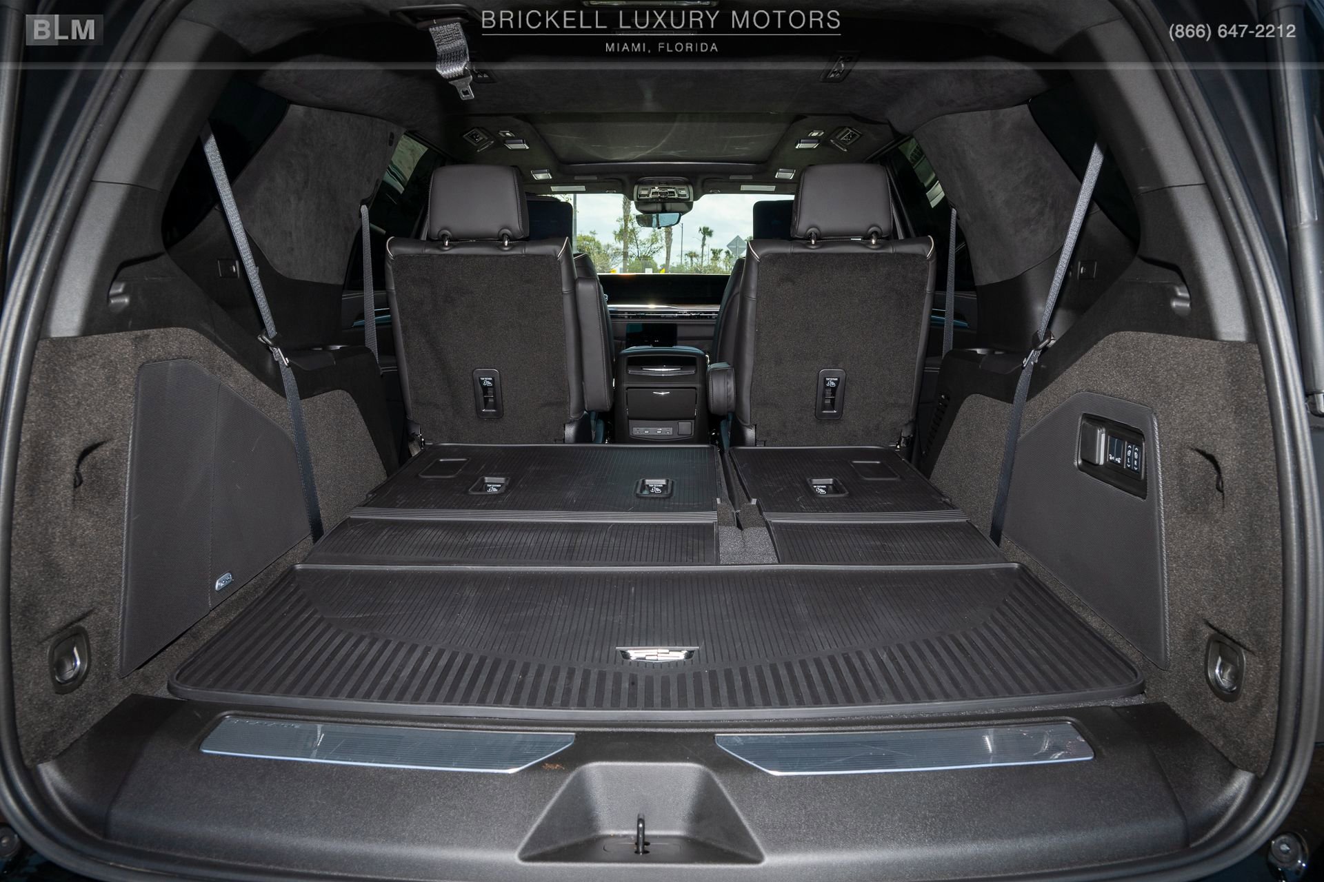 Used 2026 Cadillac Escalade Platinum Sport w/ LPO, ONYX Package AWD/4WD image 9