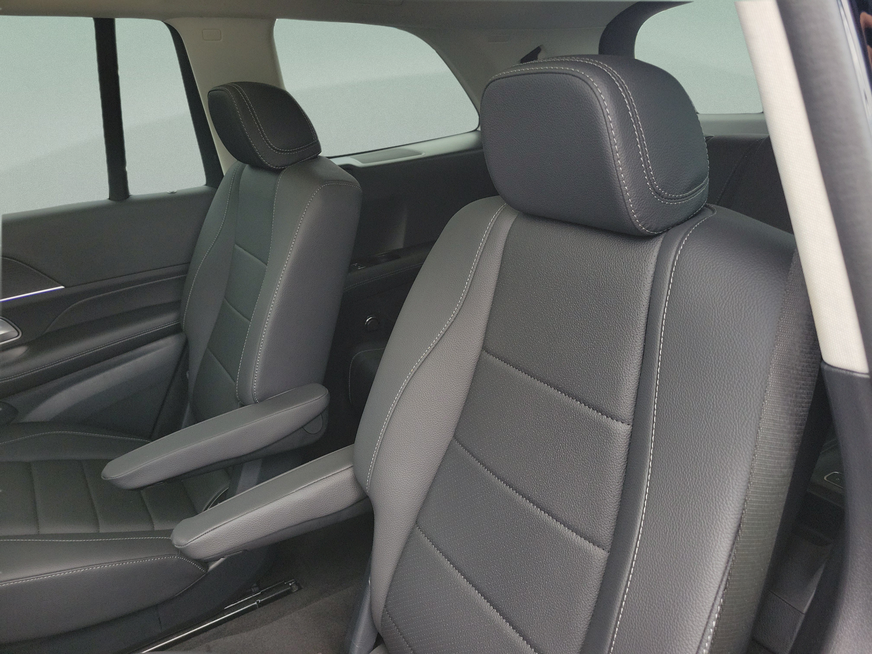 Certified 2026 Mercedes-Benz GLS 450 4MATIC image 9