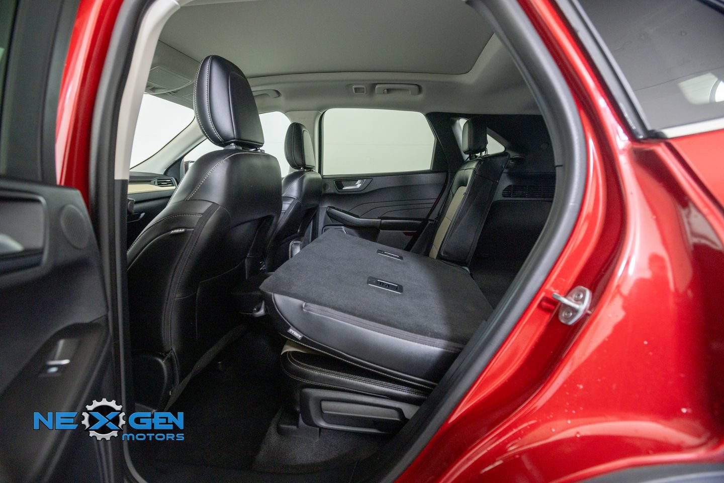 Used 2021 Ford Escape Titanium w/ Titanium Elite Package AWD/4WD image 35