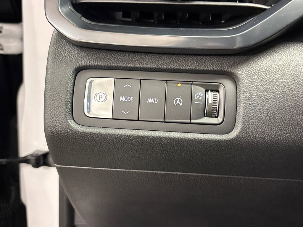 New 2026 GMC Acadia AT4 w/ LPO, Floor Liner Package image 28