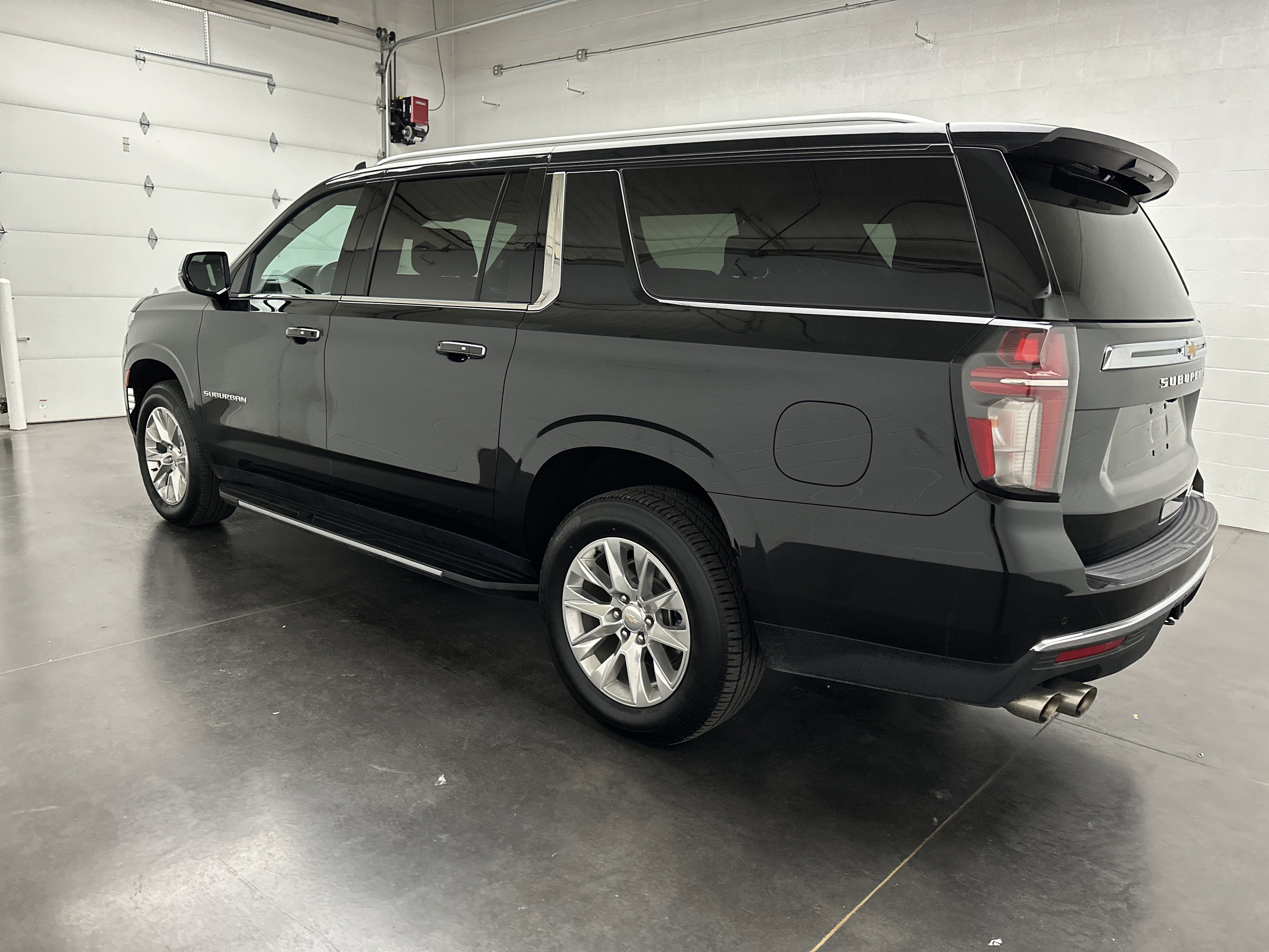 Used 2024 Chevrolet Suburban Premier image 7