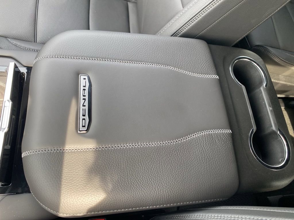 Used 2026 GMC Yukon Denali w/ Advanced Technology Package image 29