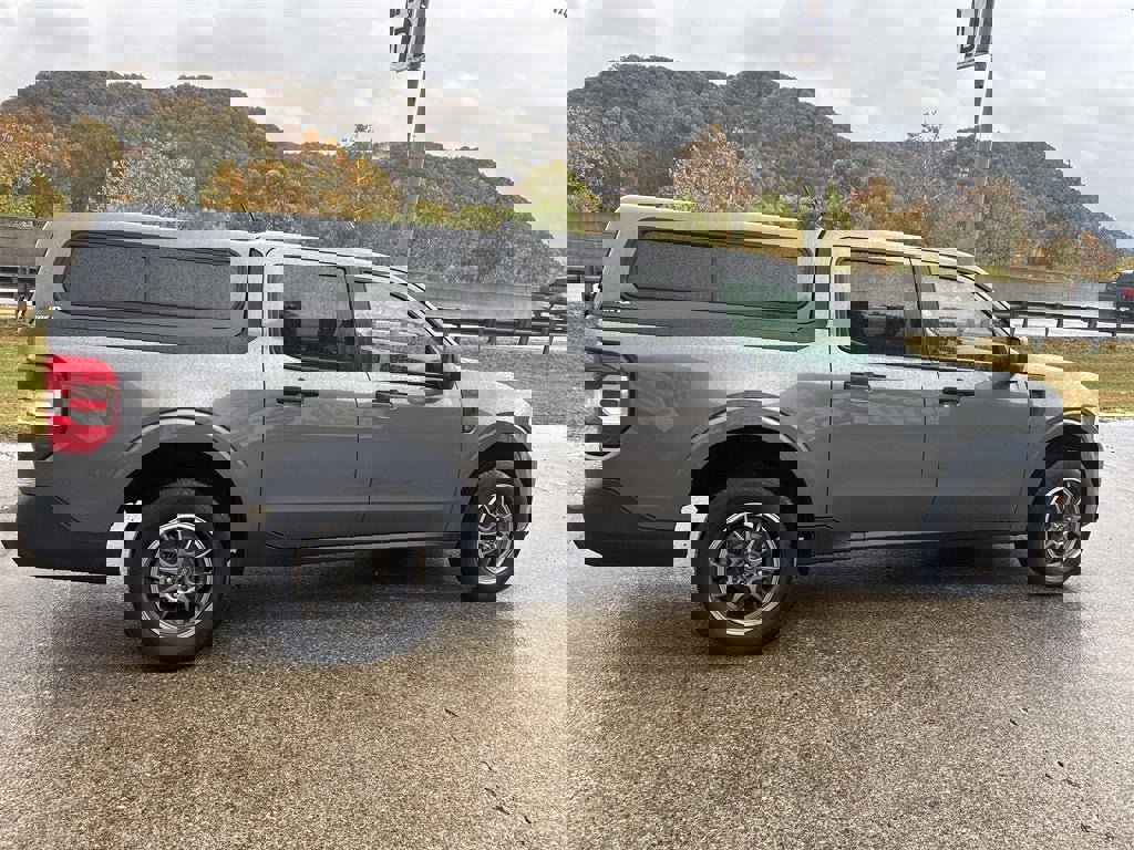 Used 2022 Ford Maverick XL image 3