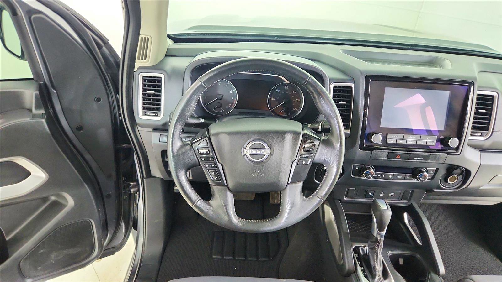 Used 2022 Nissan Frontier SV w/ Technology Package image 31