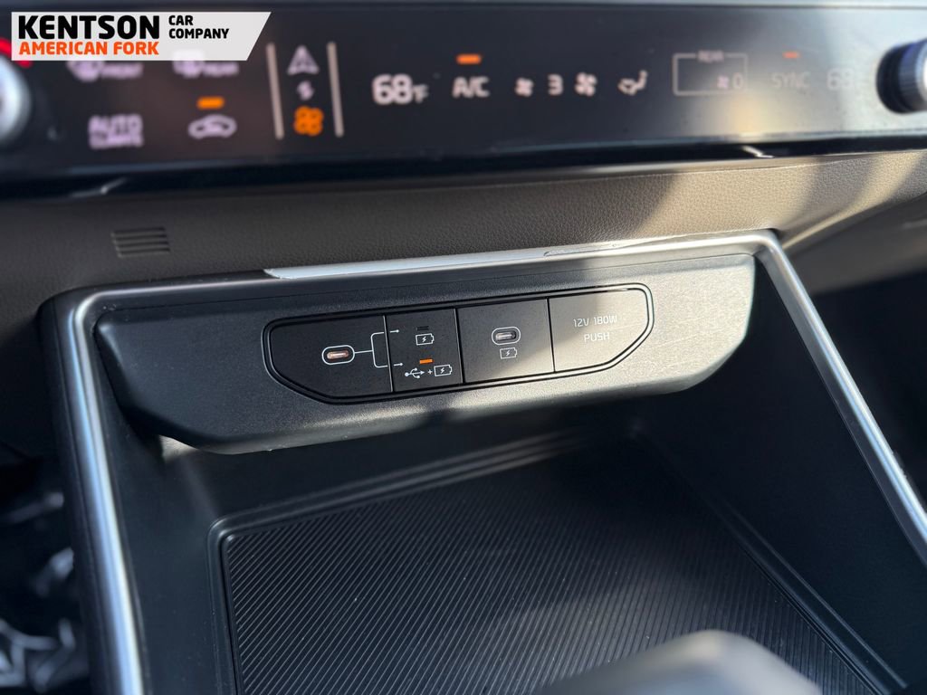 Used 2025 Kia Carnival image 28