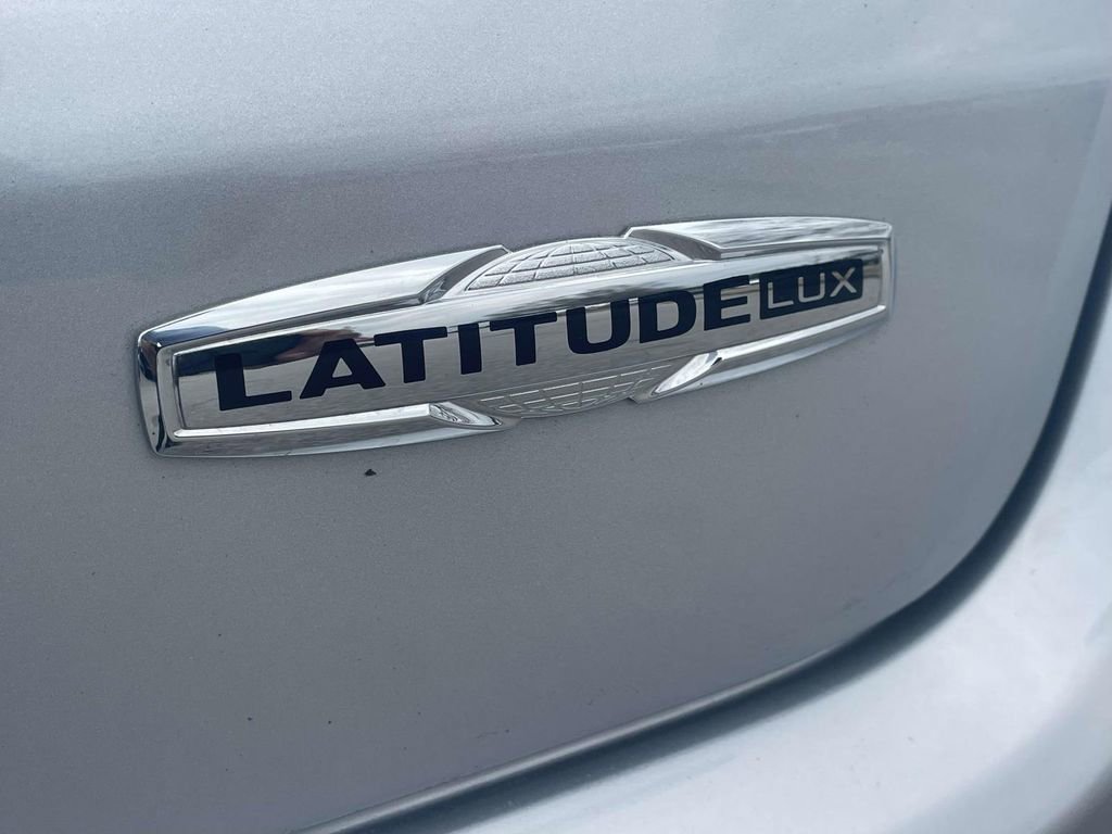 Used 2024 Jeep Compass Latitude image 8